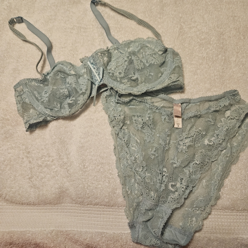 Victoria's Secret Elegant Blue Lace Lingerie Set in Blue Size 38c
